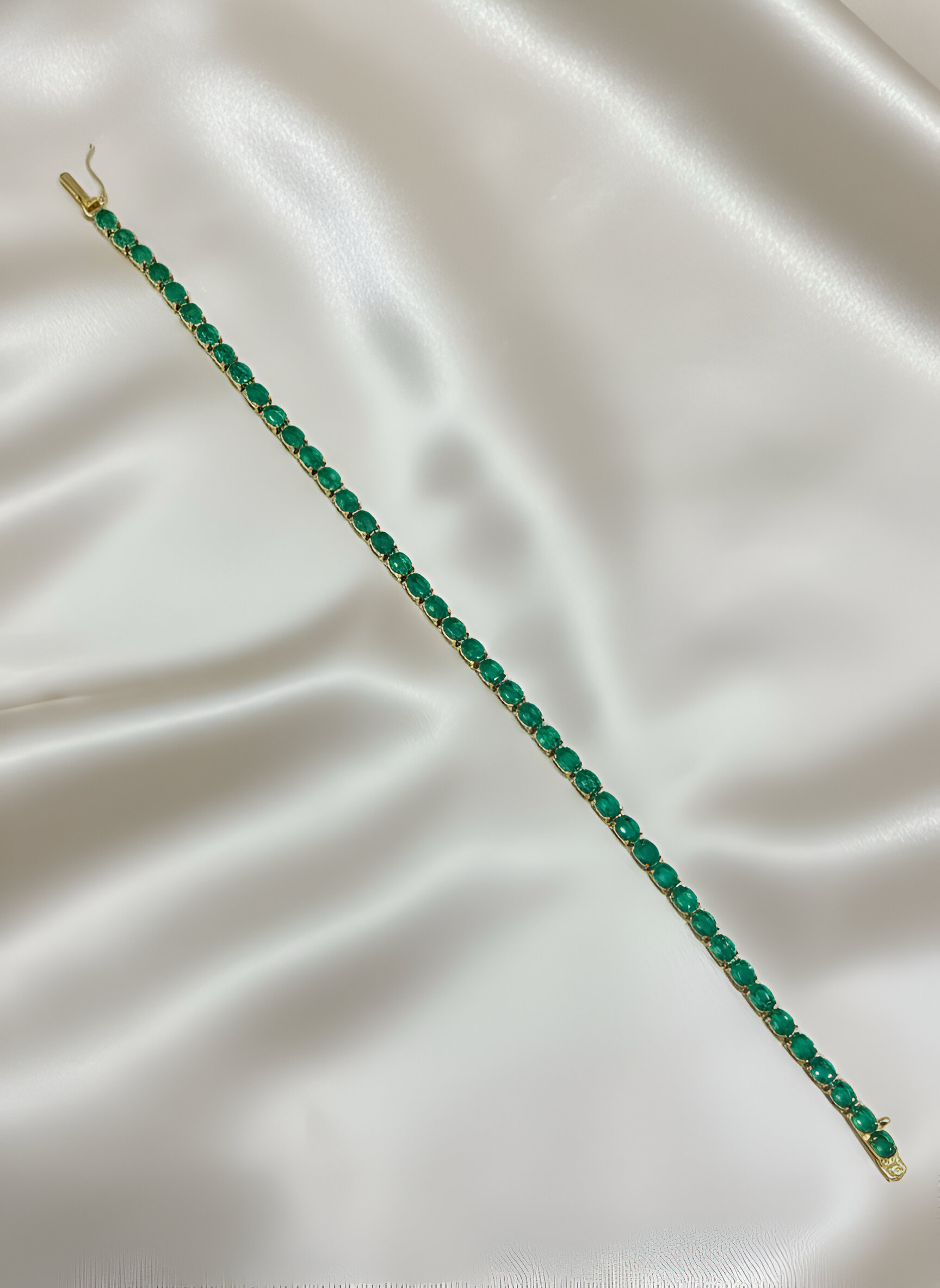 Emerald Tennis Bracelet in 18K Yellow Gold