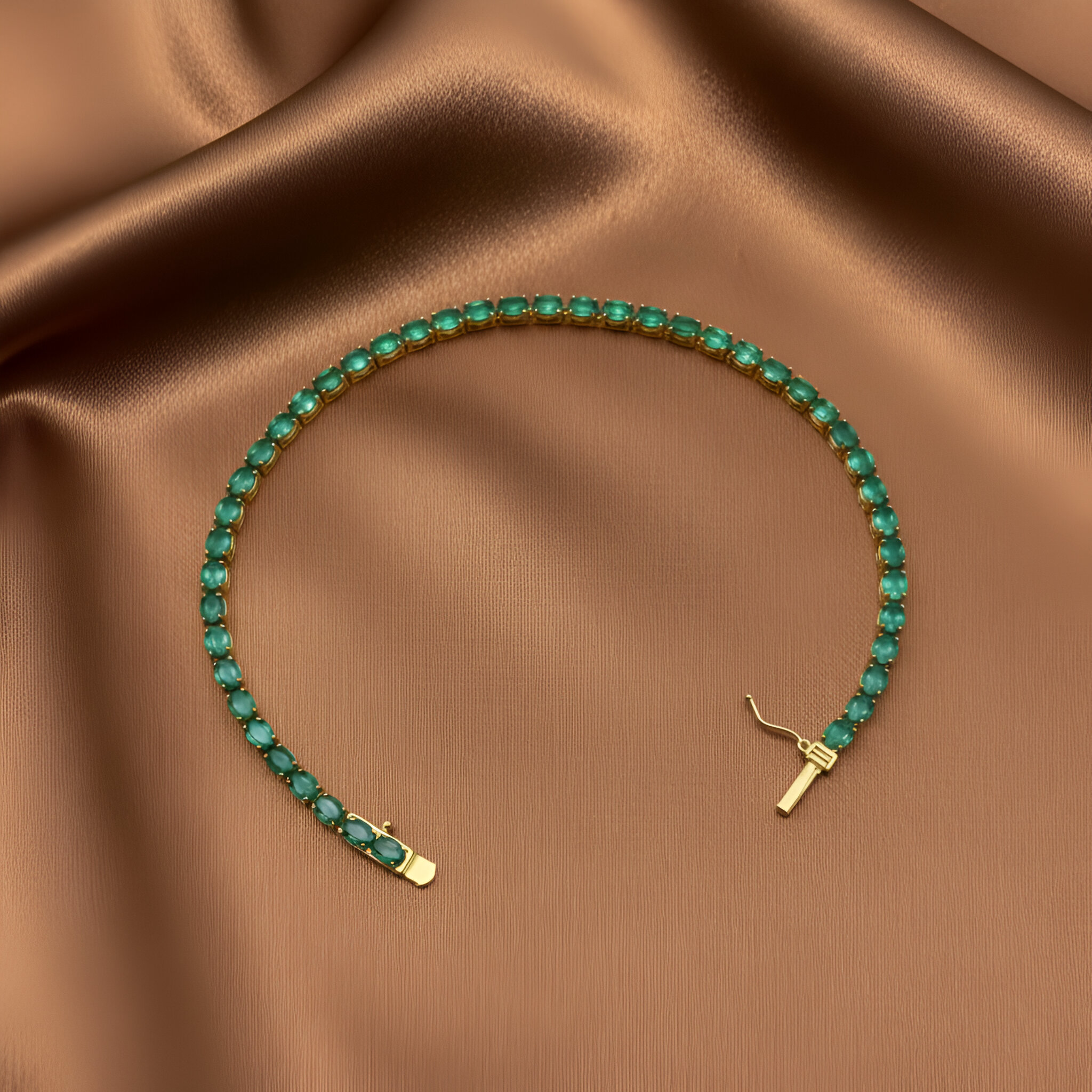 Emerald Tennis Bracelet in 18K Yellow Gold