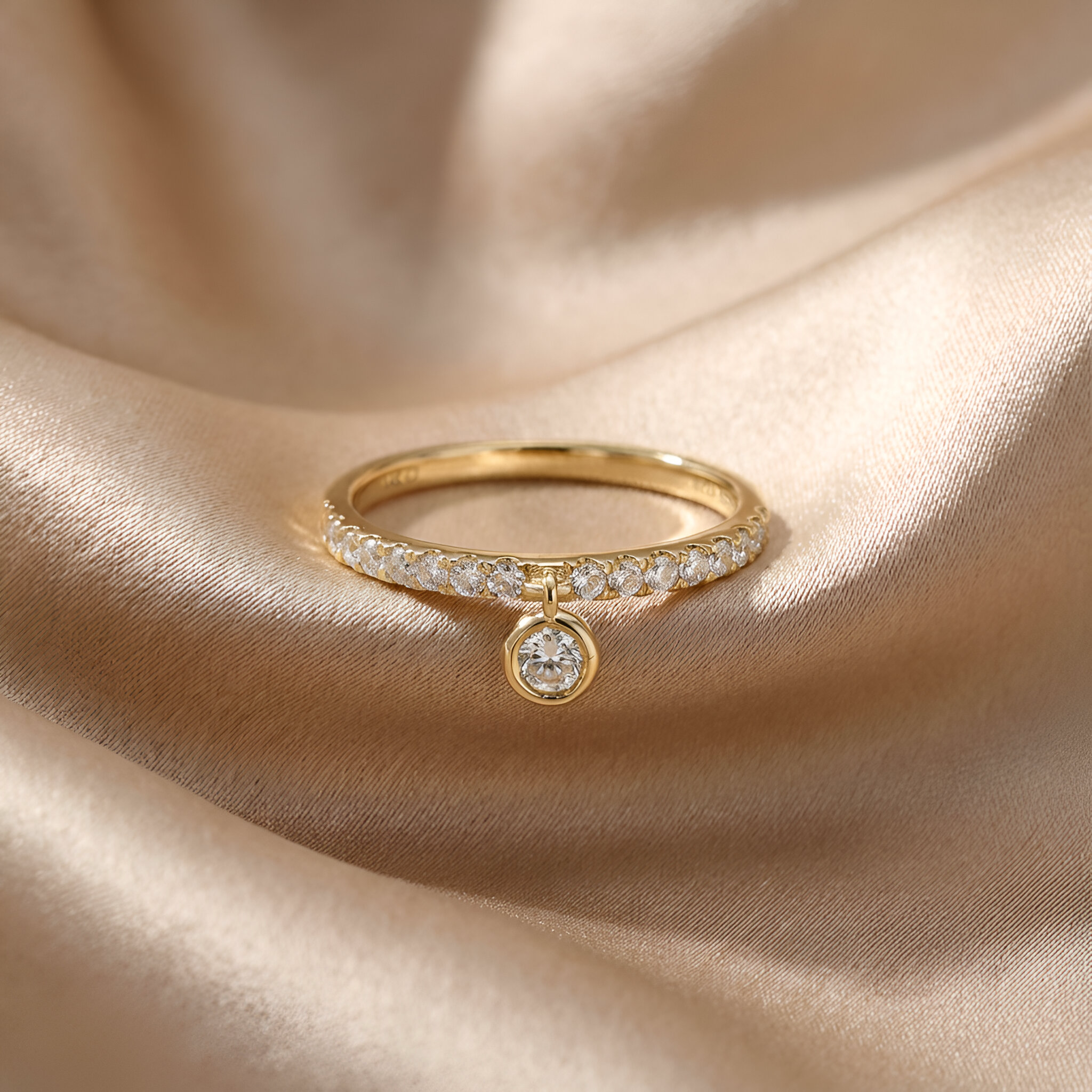 Dangling Diamond Ring in 18K Yellow Gold