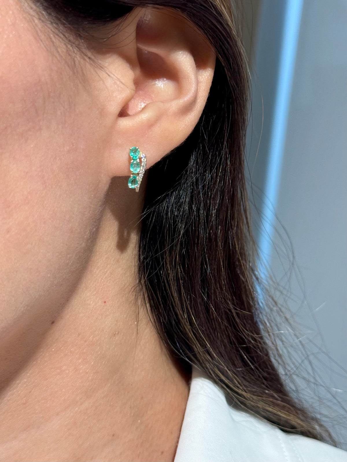 Emerald & Diamond Curved Hoop Earrings in 14K Yellow Gold – Elegant Fine Jewelry