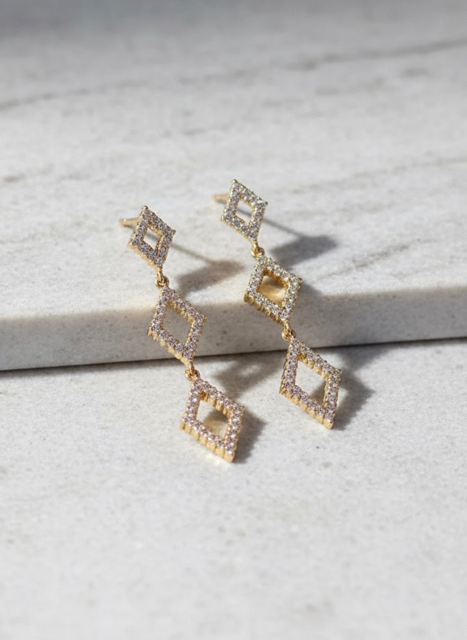 Cocktail Diamond Earrings in 18k Yellow Gold