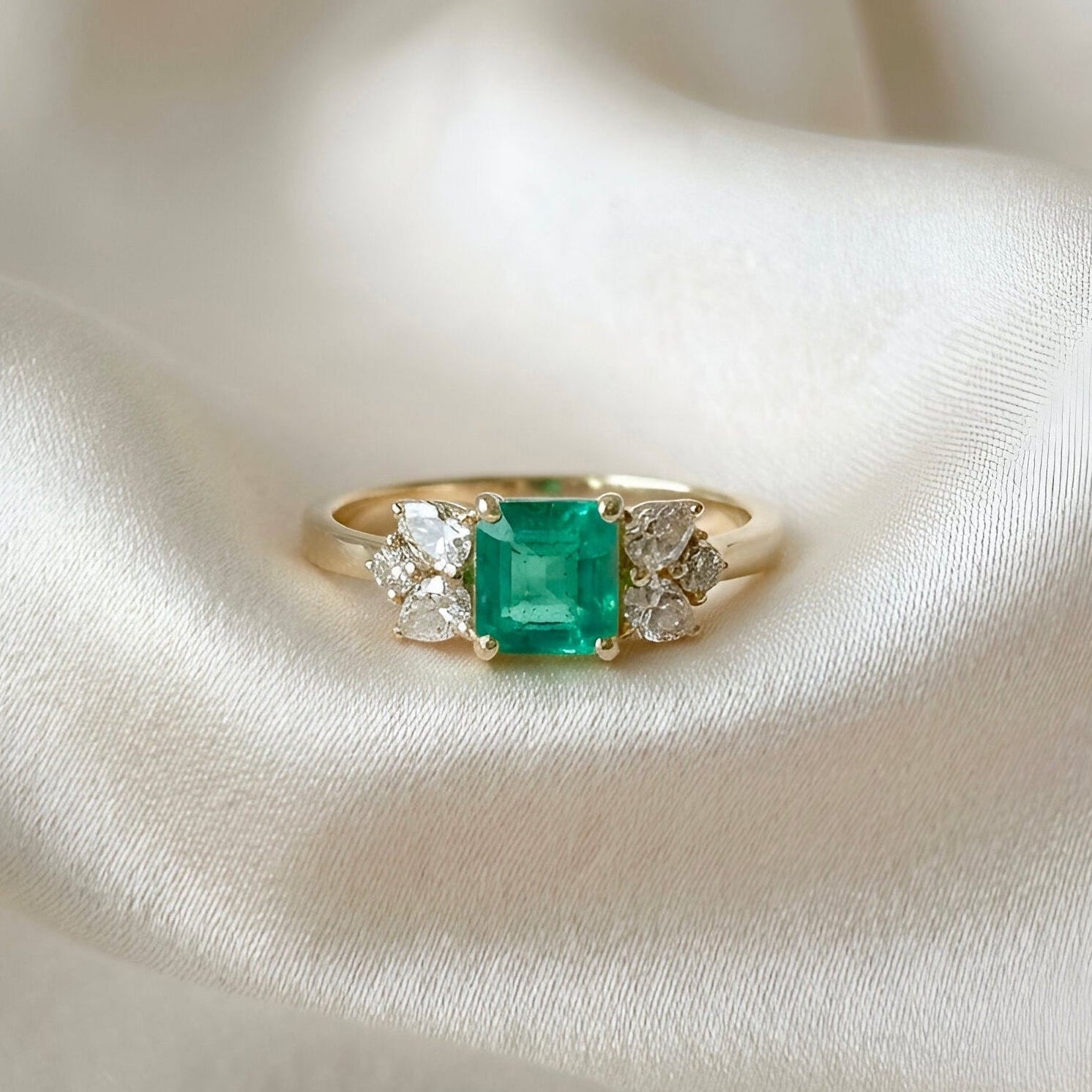 Diamond Emerald Ring in 18K Yellow Gold