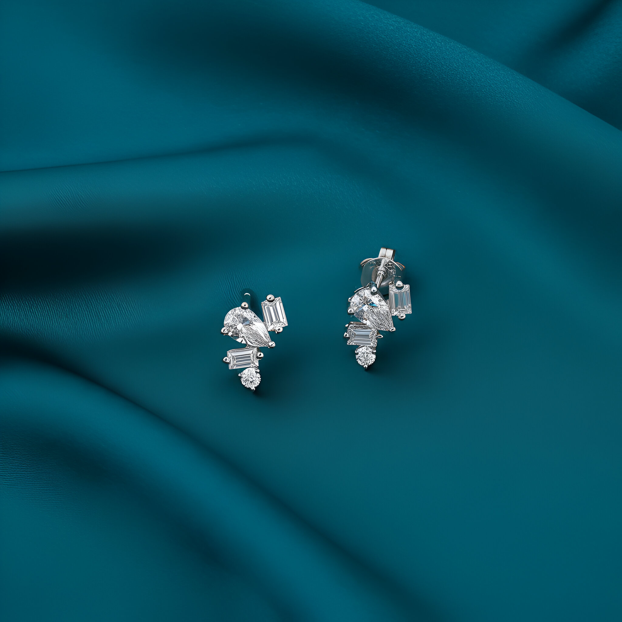 Diamond Stud Earrings in 14K White Gold