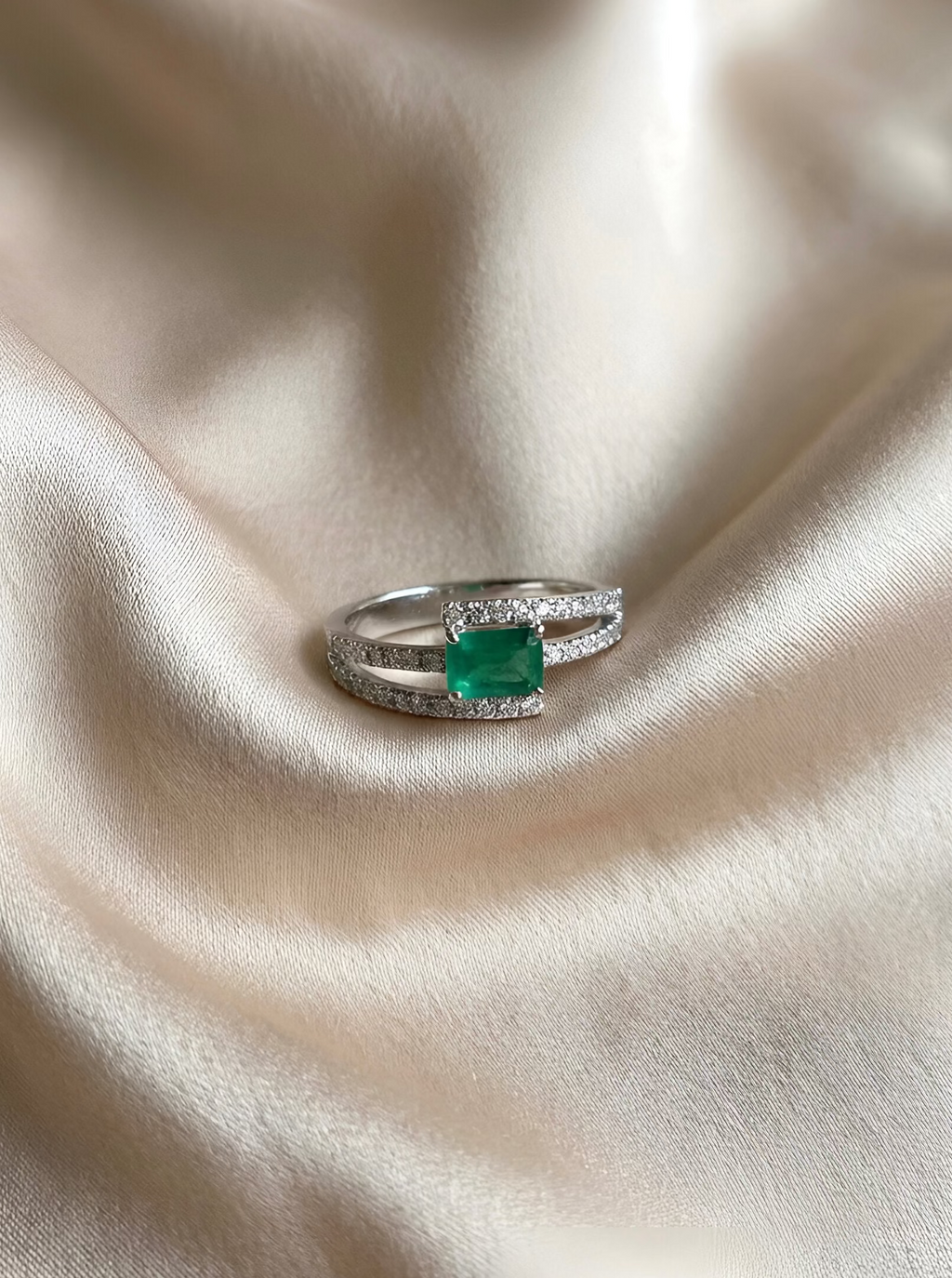 Classy Emerald Diamond Ring in 18k White Gold