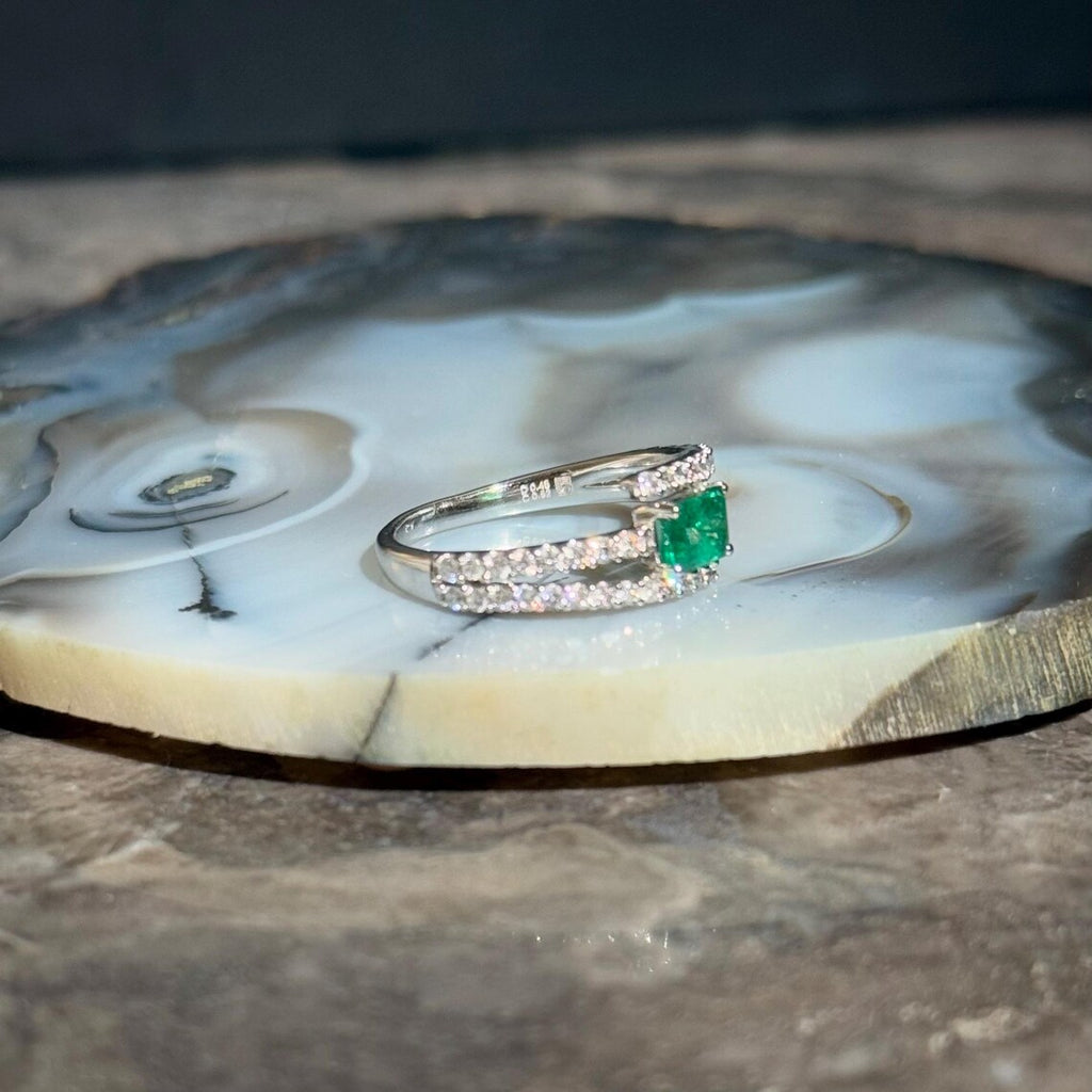 Classy Emerald Diamond Ring in 18k White Gold
