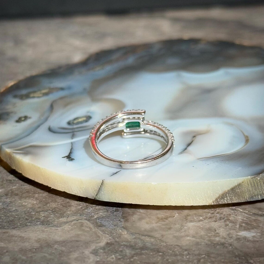 Classy Emerald Diamond Ring in 18k White Gold