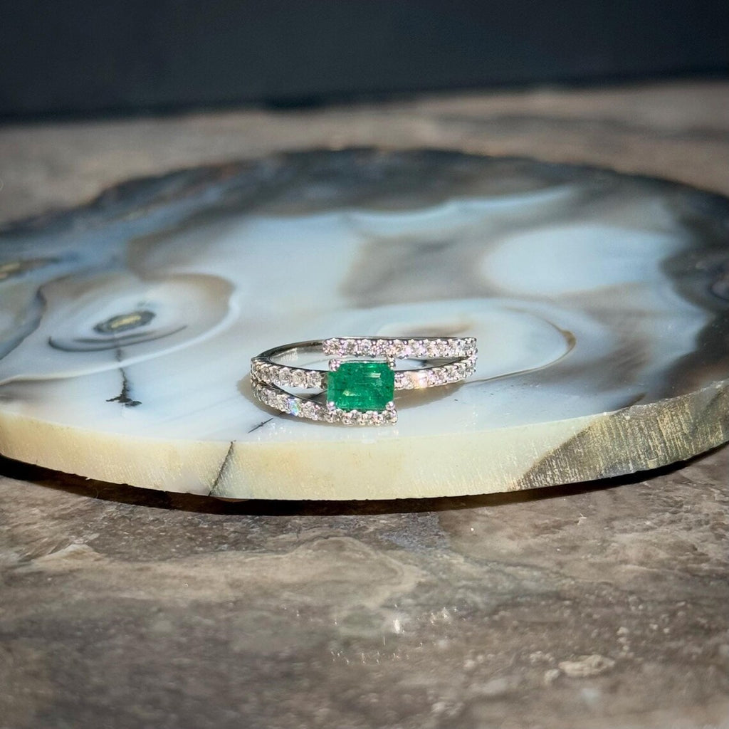 Classy Emerald Diamond Ring in 18k White Gold