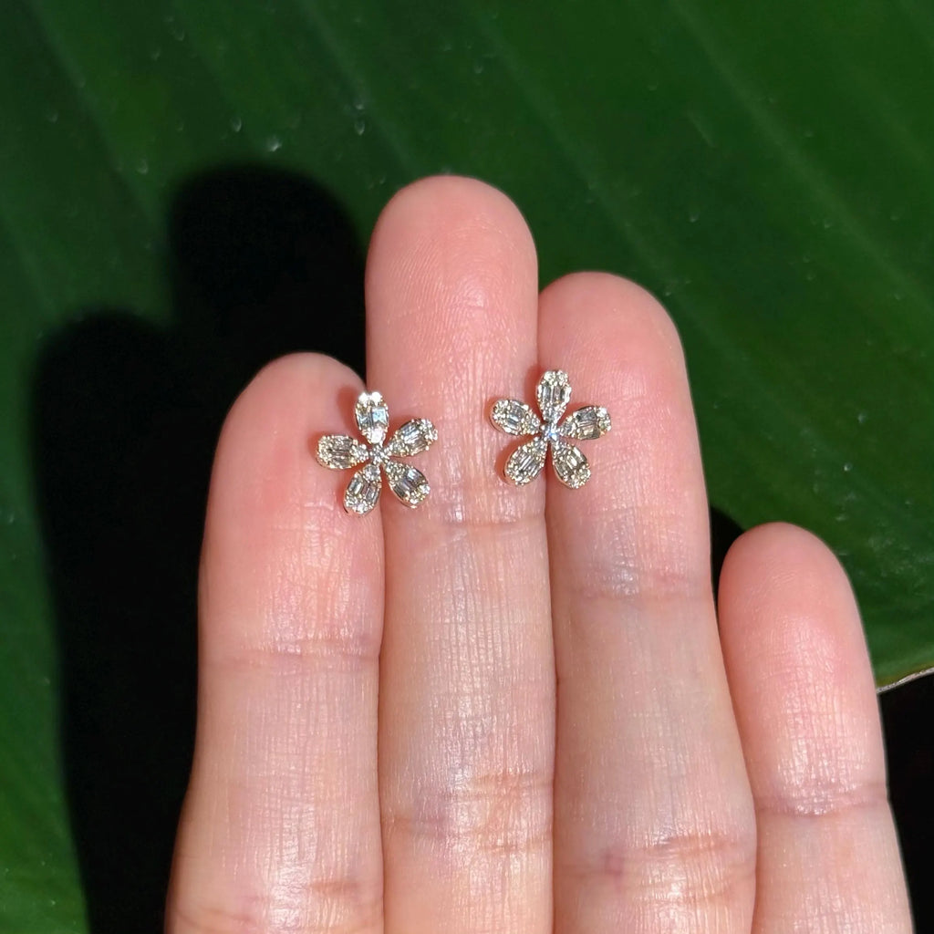 Floral Diamond Stud Earrings in 18k Yellow Gold