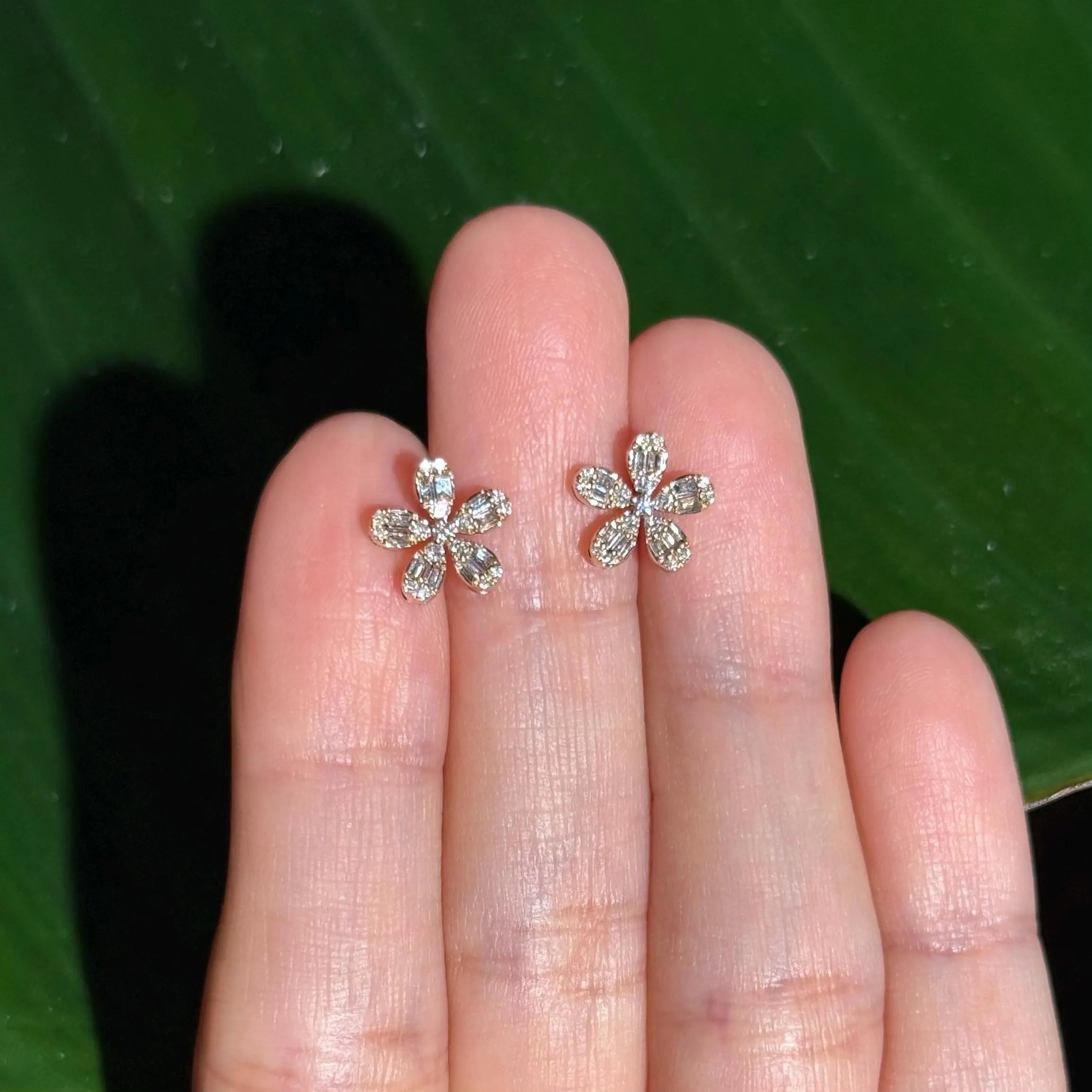 Floral Diamond Stud Earrings in 18k Yellow Gold