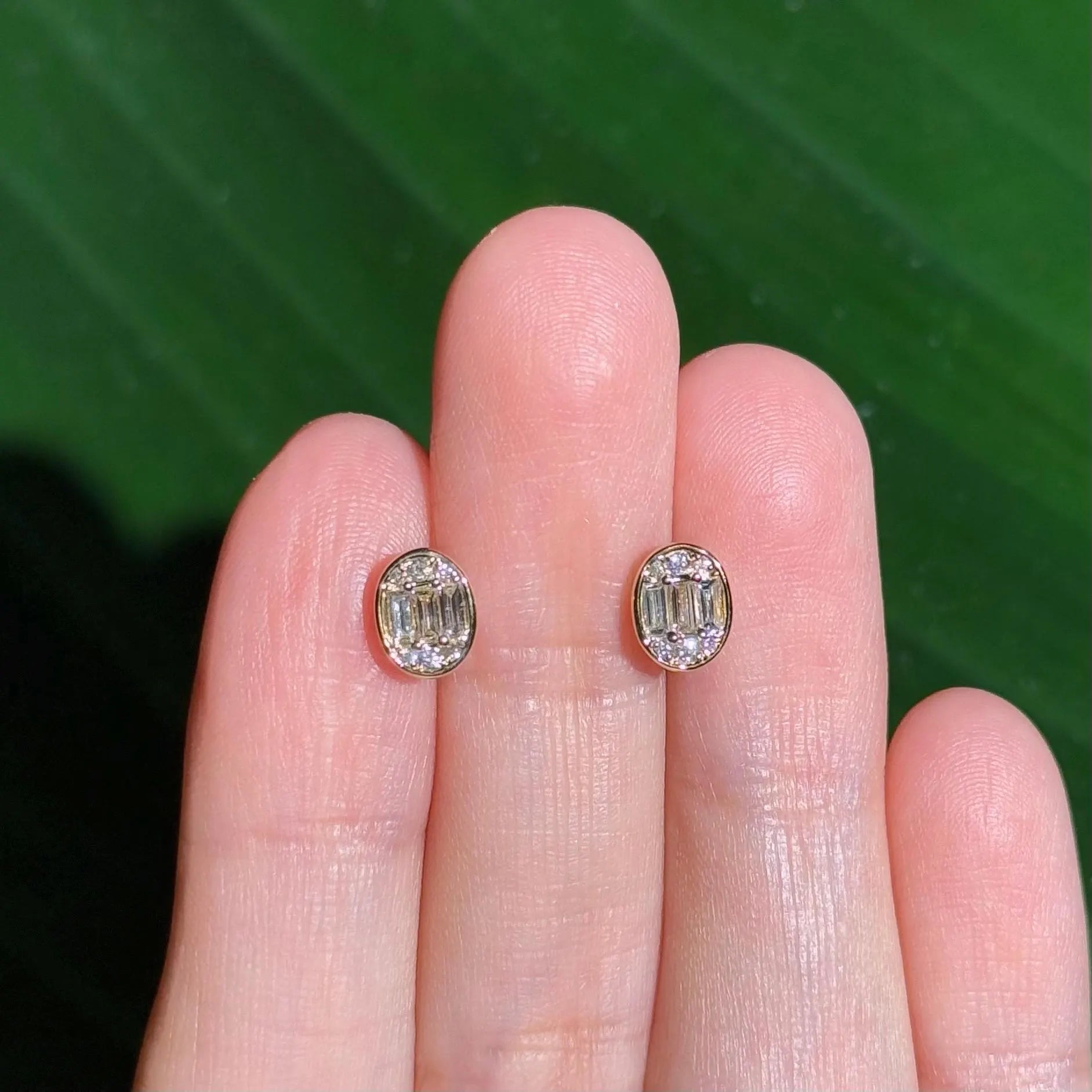 Classy Oval Diamond Stud Earrings in 18k Yellow Gold