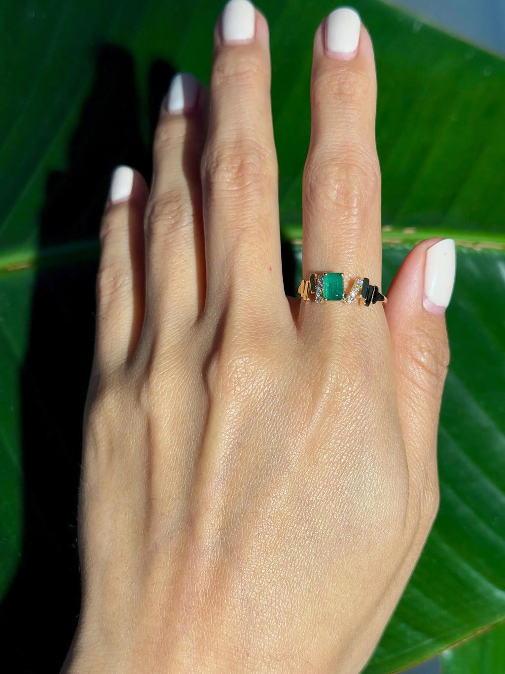 Modern Emerald Diamond Ring in 18k Yellow Gold
