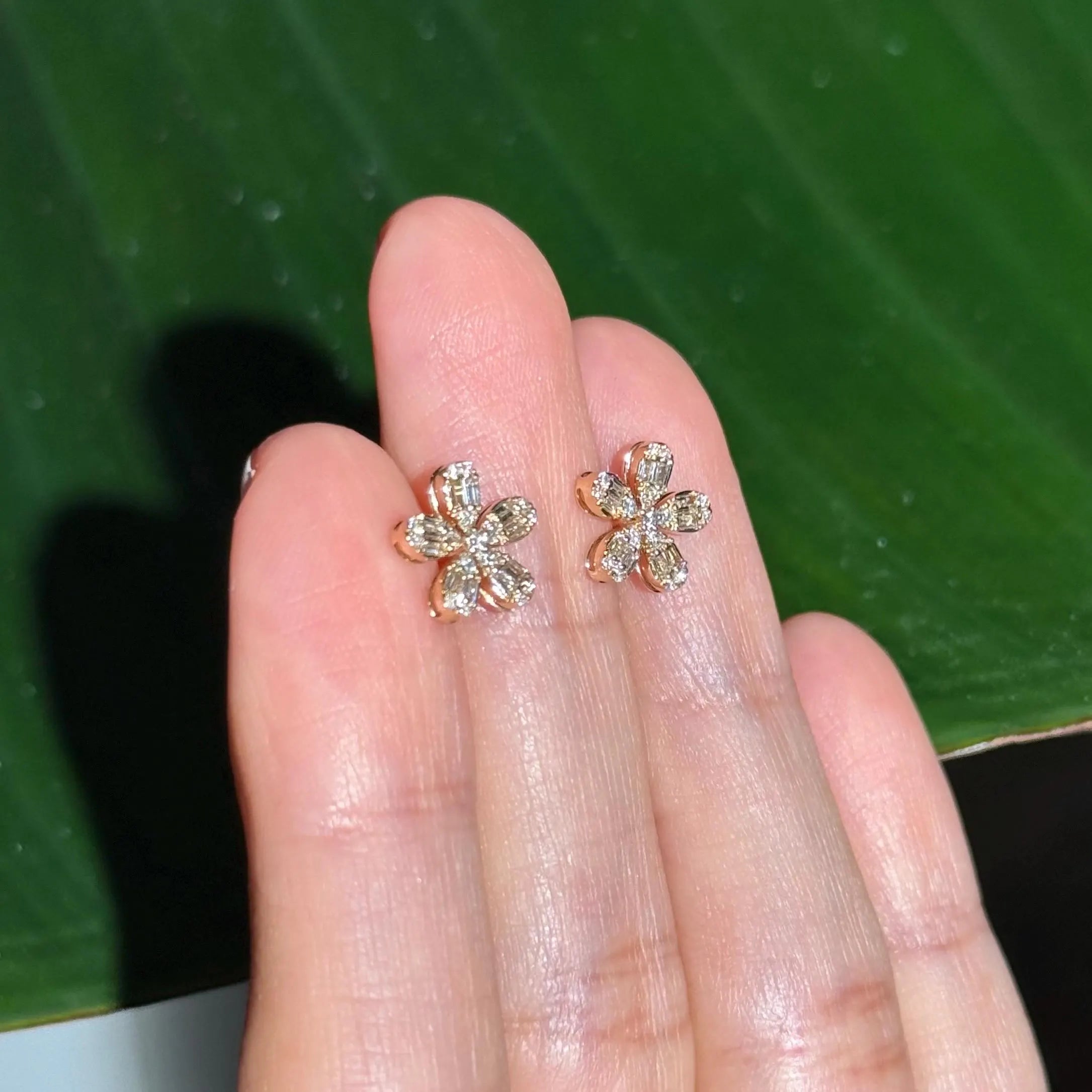 Floral Diamond Stud Earrings in 18k Yellow Gold