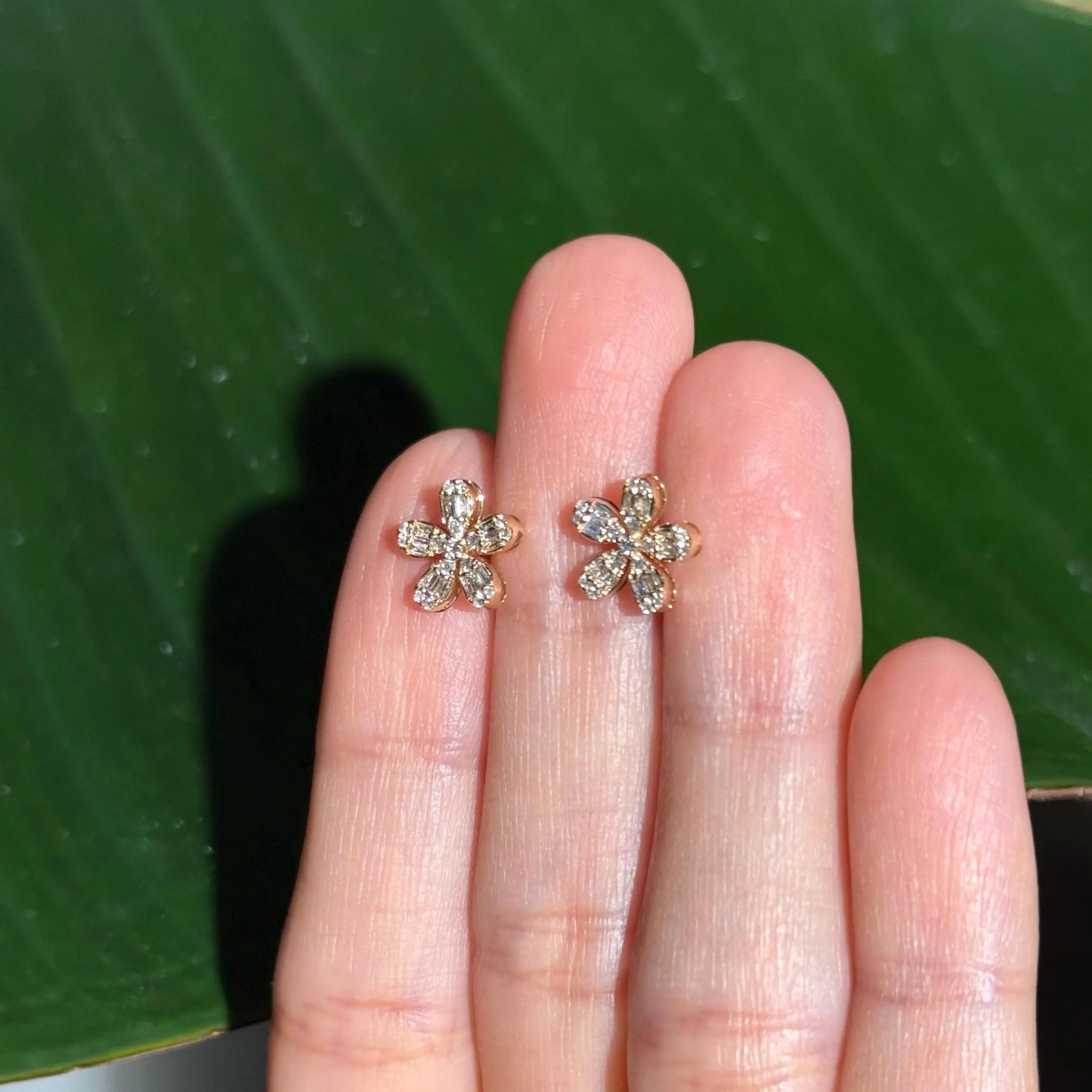 Floral Diamond Stud Earrings in 18k Yellow Gold