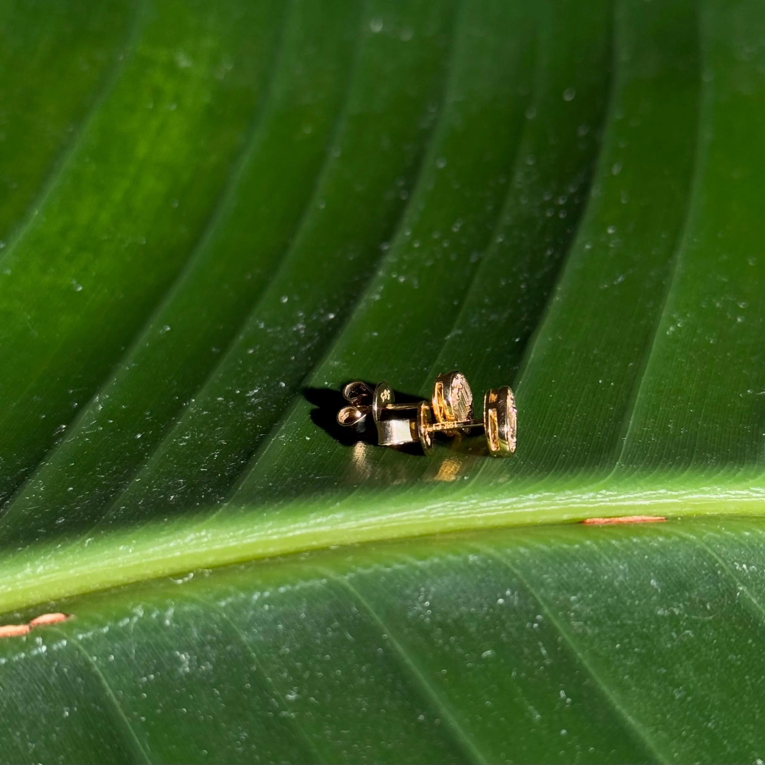 Classy Oval Diamond Stud Earrings in 18k Yellow Gold