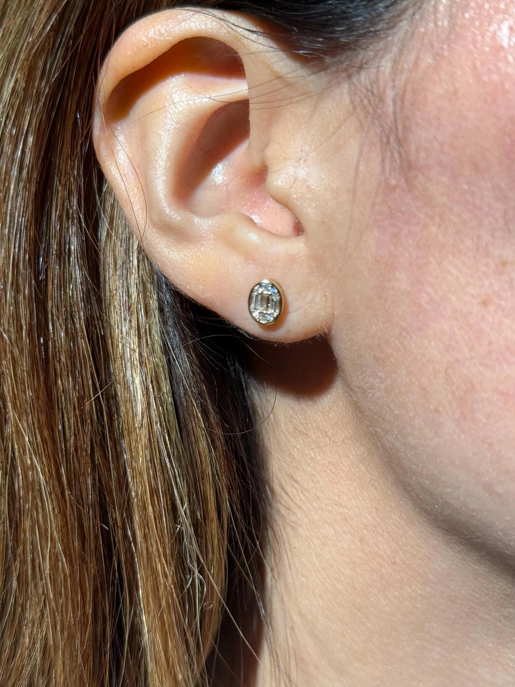 Classy Oval Diamond Stud Earrings in 18k Yellow Gold