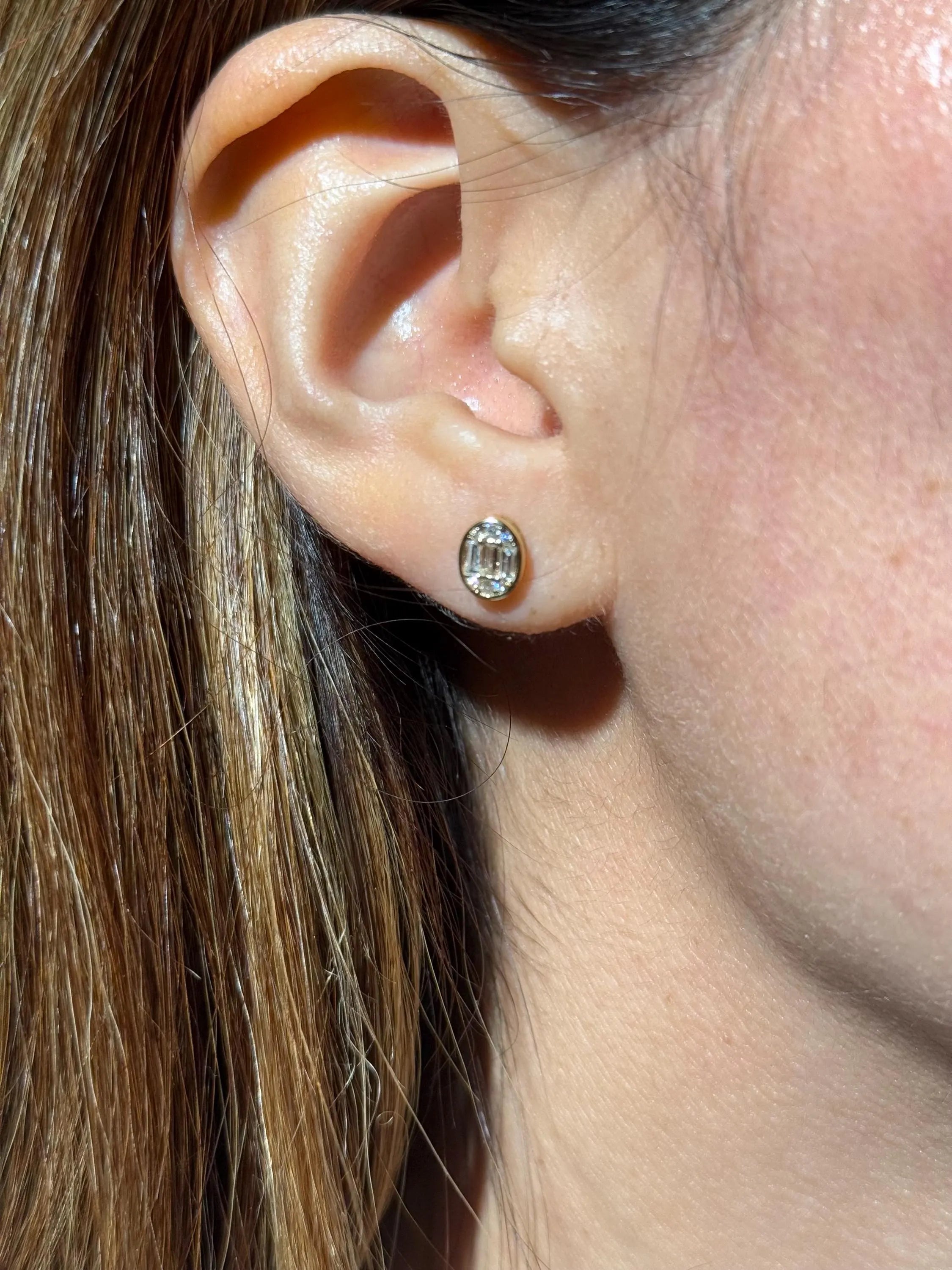 Classy Oval Diamond Stud Earrings in 18k Yellow Gold