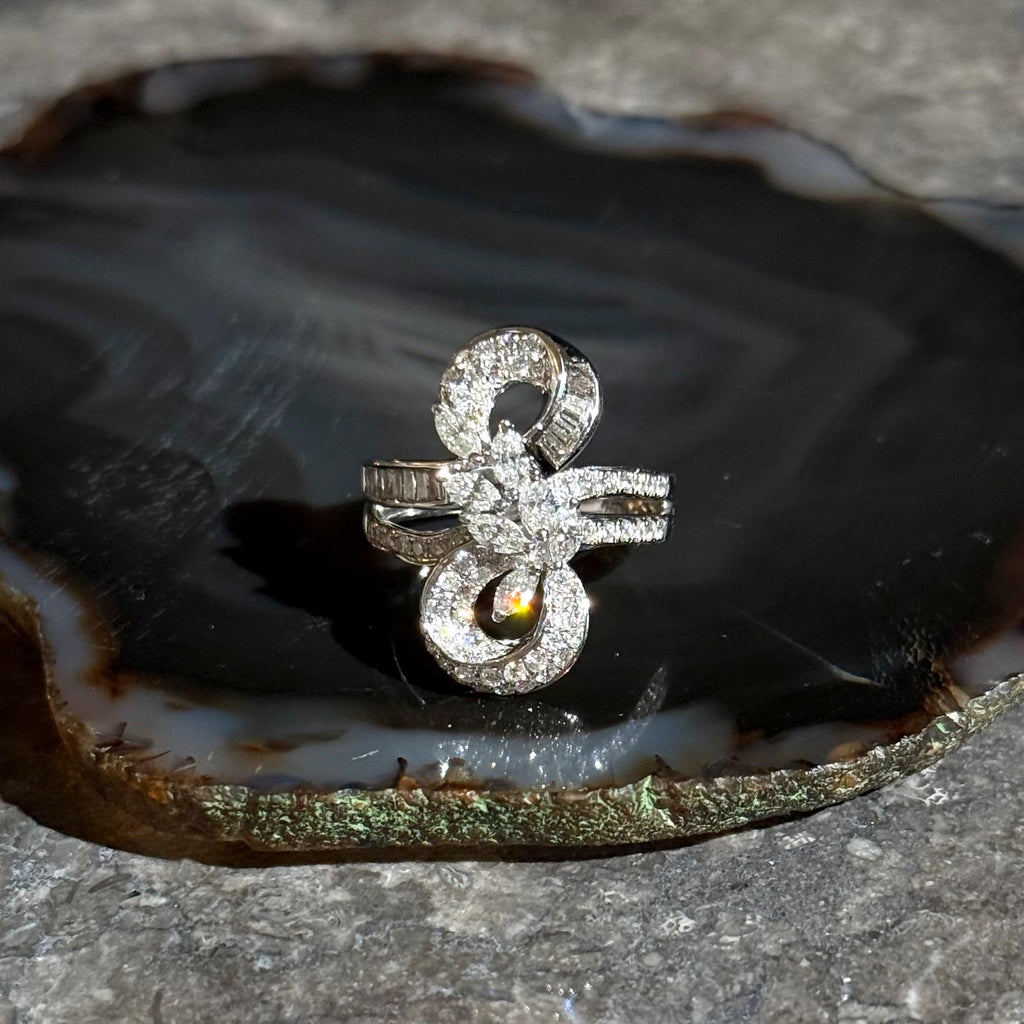 Art Deco Diamond Ring in 18k White Gold