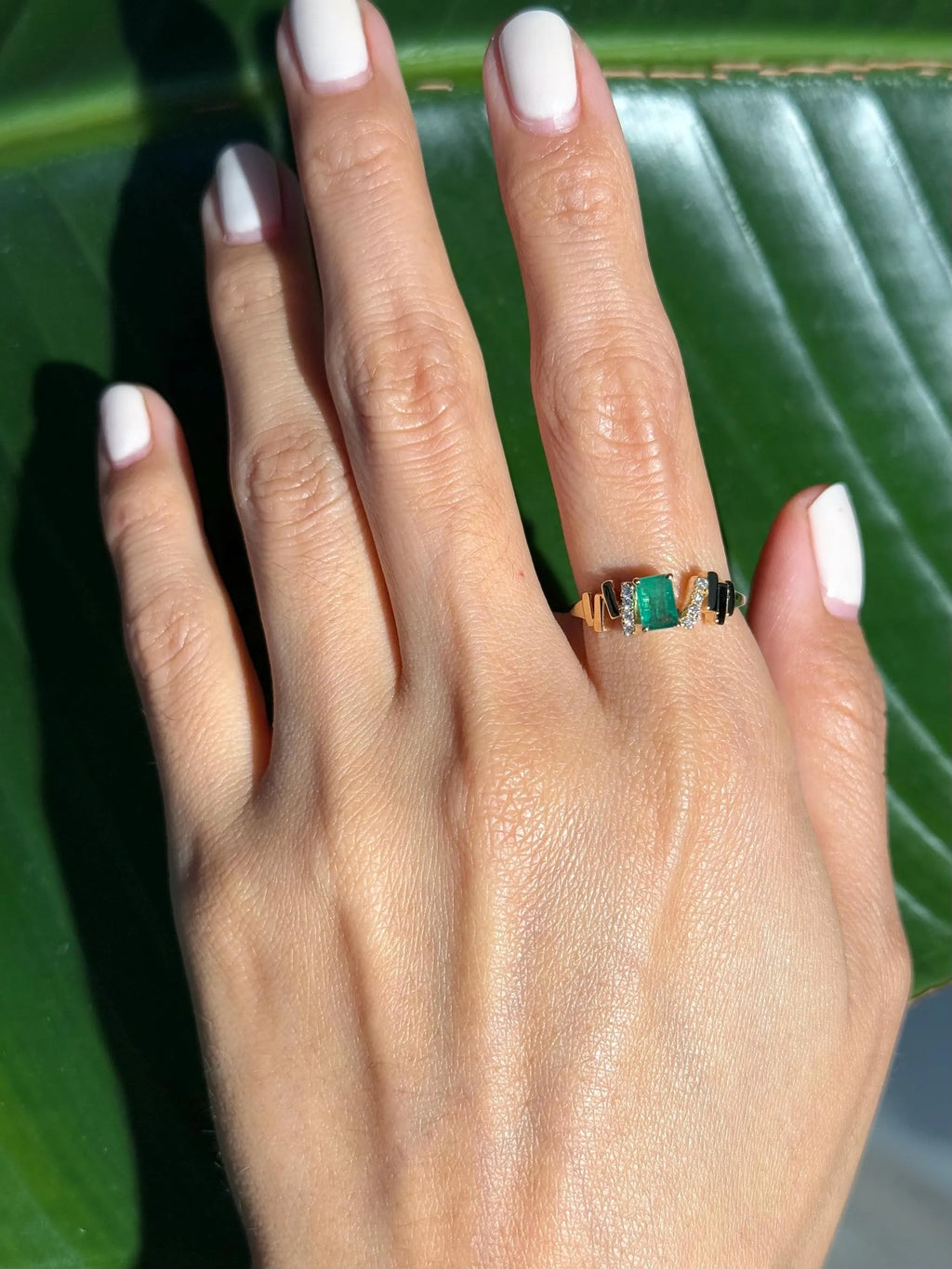 Modern Emerald Diamond Ring in 18k Yellow Gold
