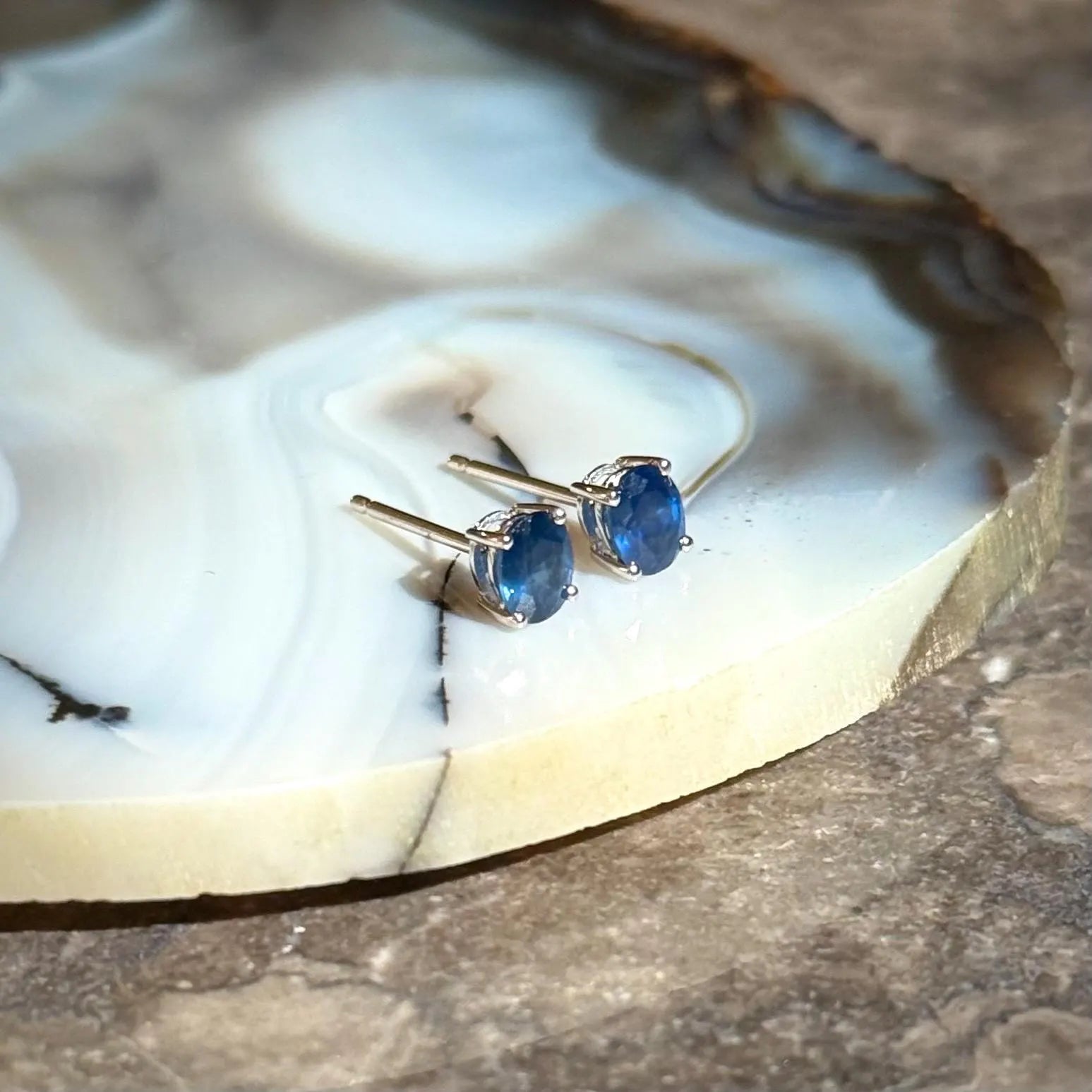 Oval Sapphire Stud Earrings in 14k White Gold